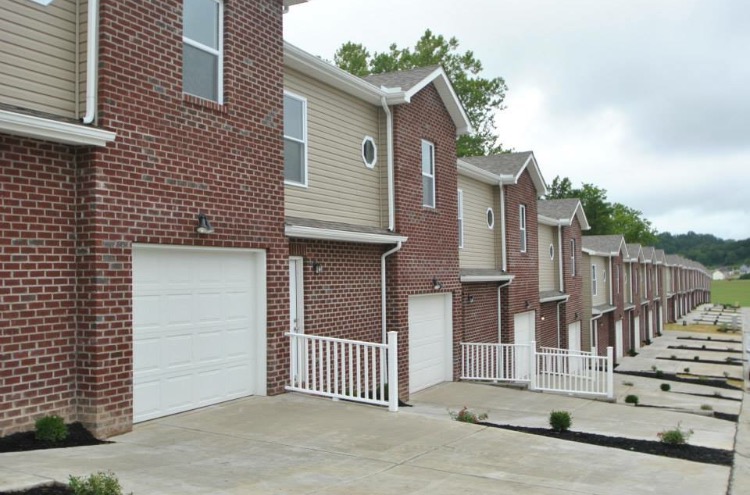 Townhouses of BB Way in Hurricane, WV - Building Photo