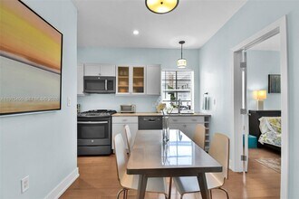 821 Meridian Ave in Miami Beach, FL - Building Photo - Building Photo