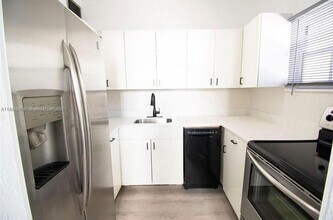3306 S Le Jeune Rd in Miami, FL - Building Photo - Building Photo