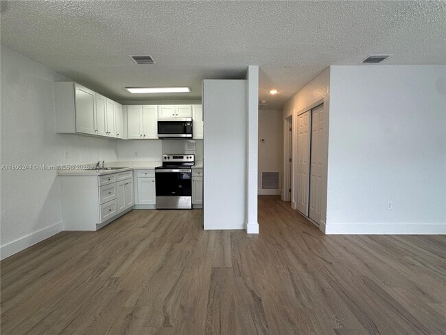 6032 SW 25th St in Miramar, FL - Building Photo - Building Photo