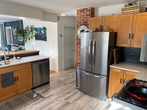 103 Beacon St, Unit 103 in Portland, ME - Foto de edificio - Building Photo