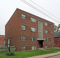 Claremount Court in Hamilton, ON - Building Photo - Building Photo