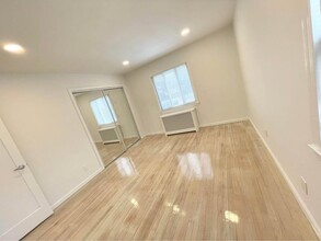 77-29 249th St in Queens, NY - Building Photo - Building Photo