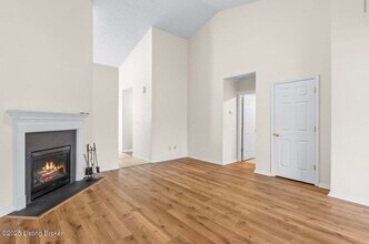 8838 Stony Falls Way in Jeffersontown, KY - Building Photo - Building Photo