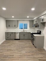 2217 Marshallfield Ln, Unit B in Redondo Beach, CA - Building Photo