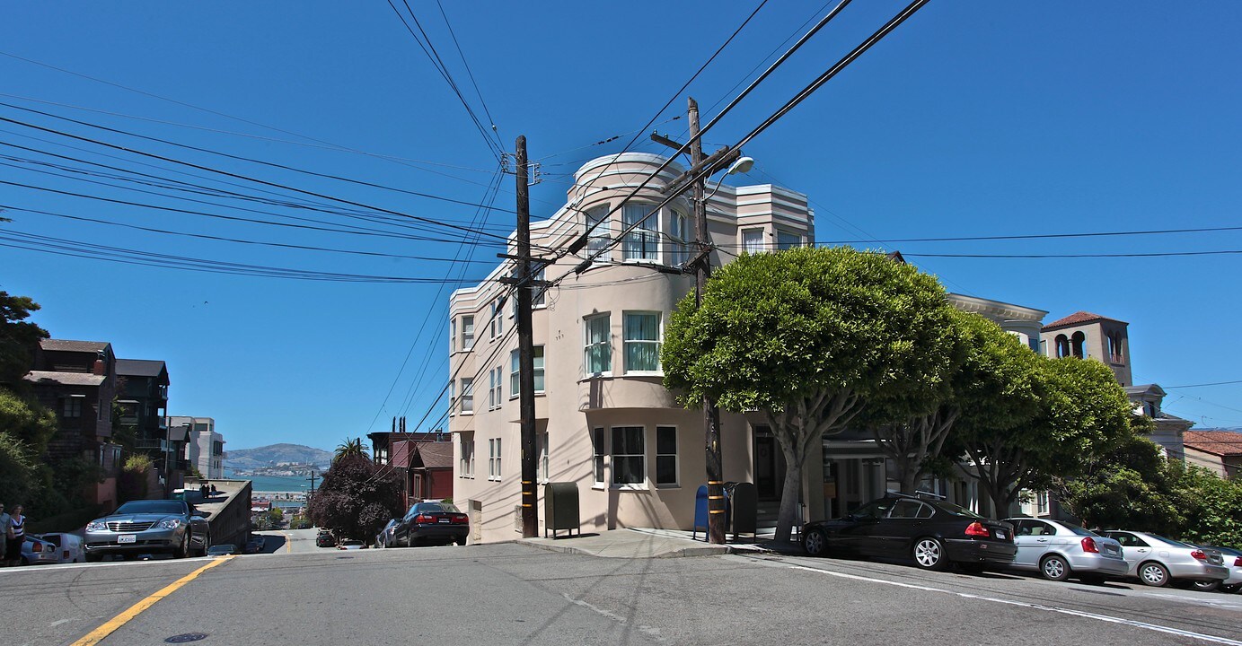 894-898 Chestnut St in San Francisco, CA - Building Photo