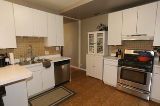 1720 N Ashland Ave, Unit J09P in Chicago, IL - Building Photo - Building Photo