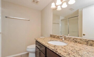 631 Shady Dr E in Pittsburgh, PA - Building Photo - Building Photo