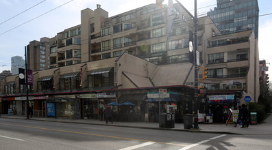 Robson Gardens in Vancouver, BC - Building Photo - Building Photo