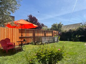 936 1/2 Bancroft Way, Unit Lower in Berkeley, CA - Building Photo