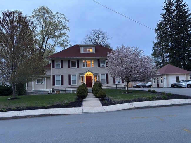 6 Summer St in Nashua, NH - Foto de edificio - Building Photo