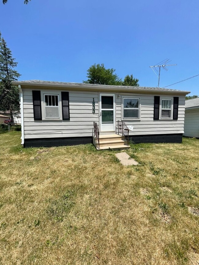 property at 1833 Hawthorne Ave
