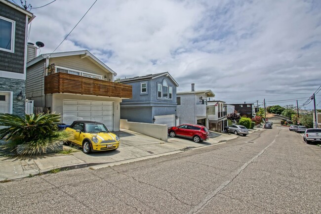 1130 1st Pl in Hermosa Beach, CA - Building Photo - Building Photo