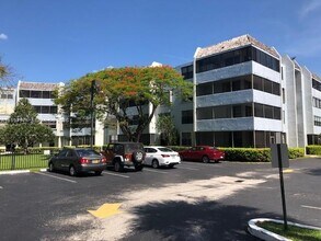 10854 N Kendall Dr in Miami, FL - Building Photo - Building Photo