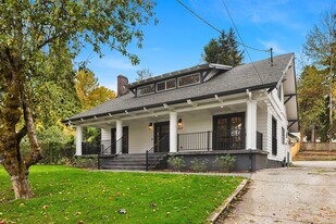 10425 Des Moines Memorial Dr S in Seattle, WA - Building Photo