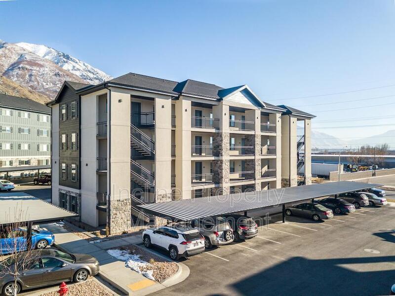 184 N Lone Rock Dr in Hurricane, UT - Building Photo
