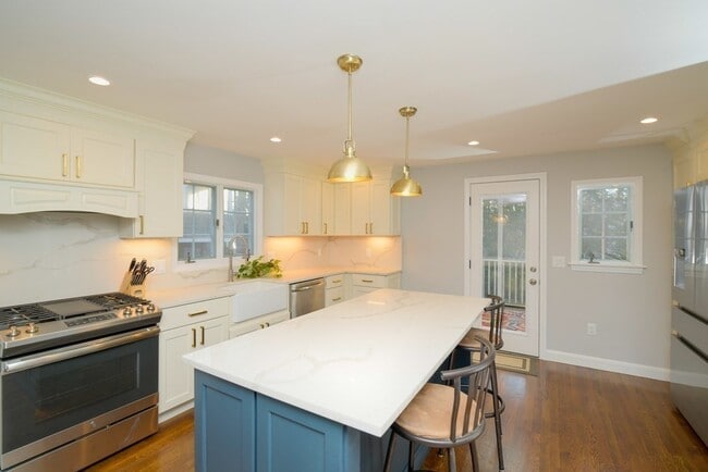 property at 1 Curlew St