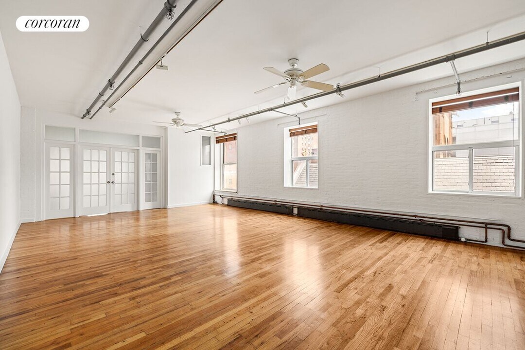 405 E 13th St in New York, NY - Building Photo