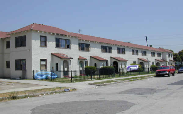 706-734 W Virginia Ave in San Bernardino, CA - Building Photo - Building Photo