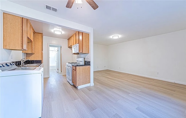 1490 W Lambert Rd in La Habra, CA - Building Photo - Building Photo