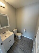 27 Jefferson St, Unit 1 in Westbrook, ME - Foto de edificio - Building Photo