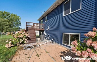 3832 McIntosh Dr NW in Rochester, MN - Building Photo - Building Photo