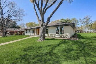 3040 Ponder Pl in Dallas, TX - Building Photo - Building Photo