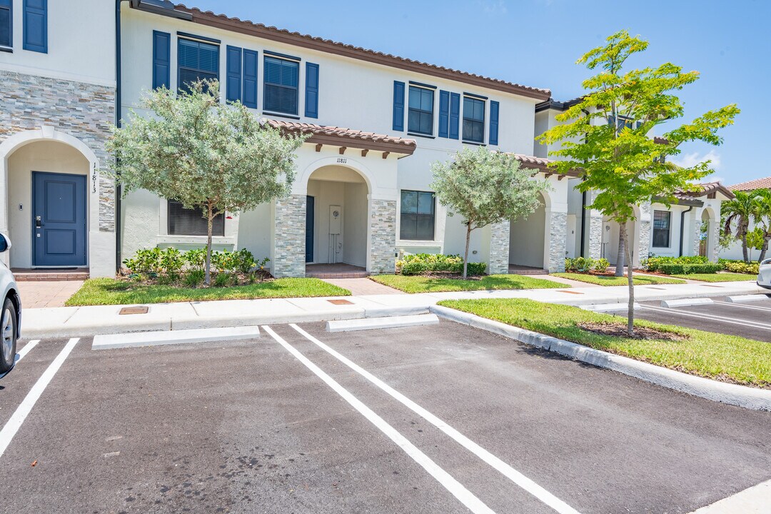 11811 SW 246 Terrace in Homestead, FL - Building Photo