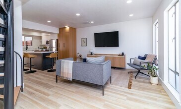 7329 Gail Way in Fair Oaks, CA - Building Photo - Building Photo