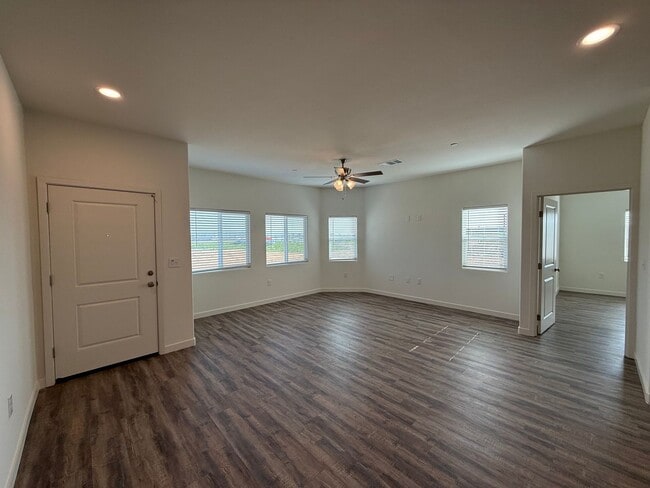 9207 Prometheus Dr in Bakersfield, CA - Building Photo - Building Photo