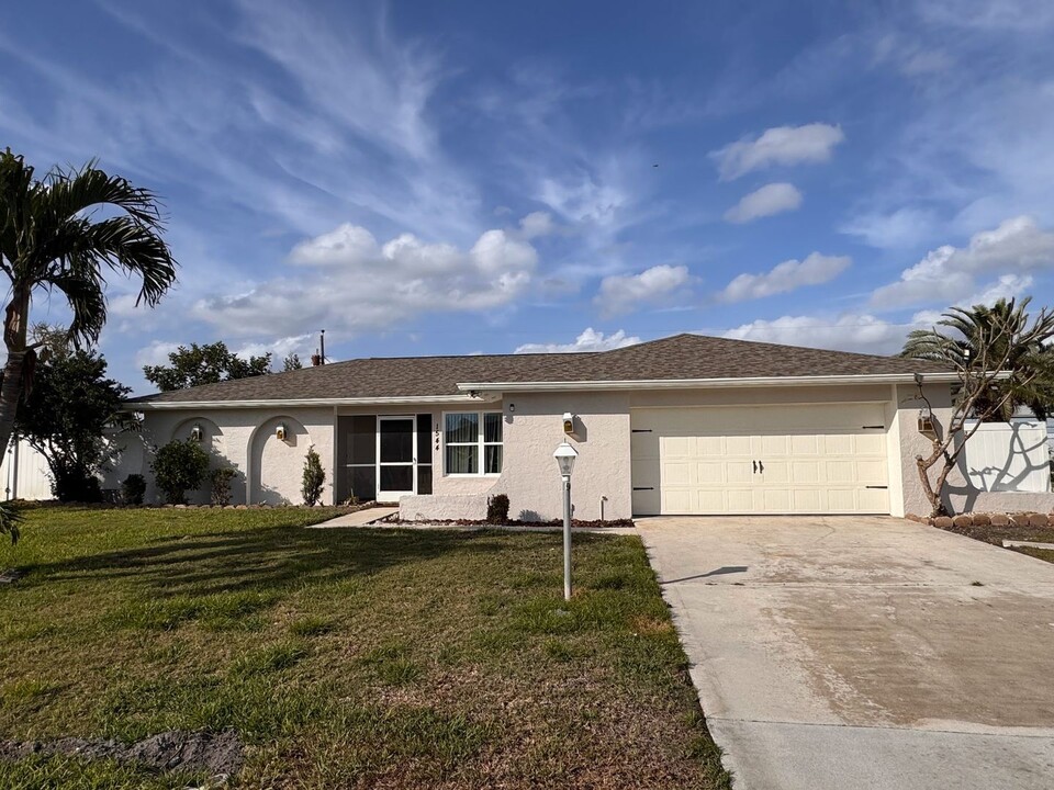 1544 Canal St in Lehigh Acres, FL - Building Photo