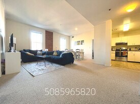 6 Davis Ave, Unit 3A in Brookline, MA - Building Photo