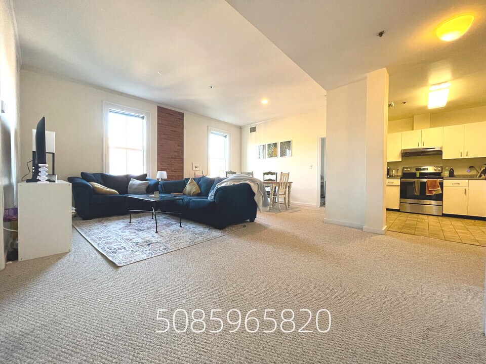 6 Davis Ave, Unit 3A in Brookline, MA - Building Photo