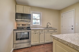 214 Taylor Ave in Johnson City, TN - Building Photo - Building Photo