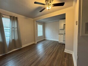 2002 Barbee St, Unit 7 in Houston, TX - Building Photo - Building Photo