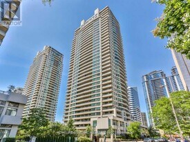 23 Hollywood Ave in Toronto, ON - Building Photo