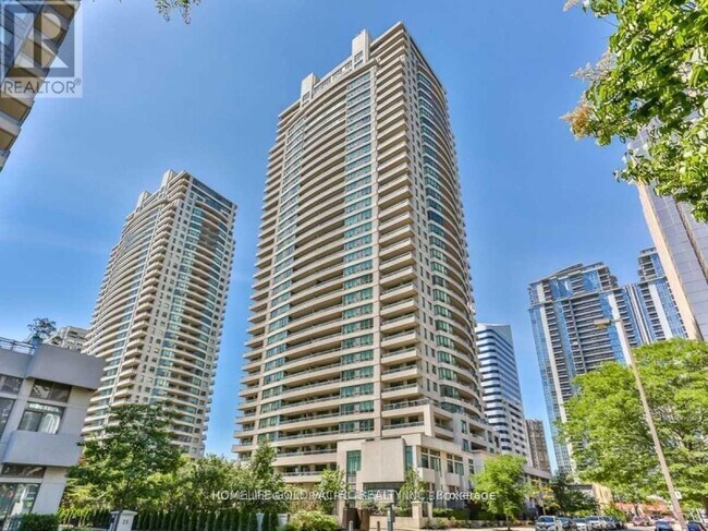 property at 23 Hollywood Ave