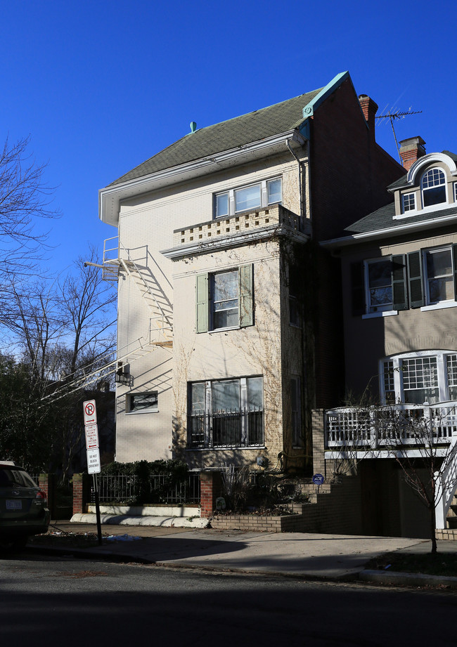 1901 Biltmore St NW in Washington, DC - Building Photo - Building Photo