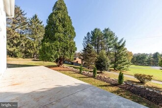 211 Gale Ln in Kennett Square, PA - Building Photo - Building Photo