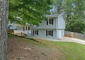 1301 Daniel Ln in Lawrenceville, GA - Building Photo