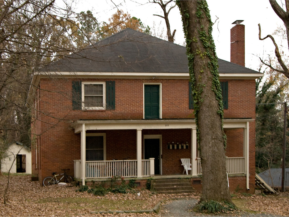 317 Mccauley St in Chapel Hill, NC - Building Photo