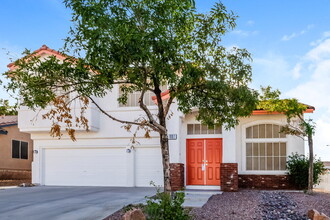 1007 Desert Retreat Ct in Henderson, NV - Building Photo - Building Photo