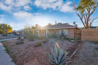 2008 Franklin Ave in Las Vegas, NV - Building Photo - Building Photo