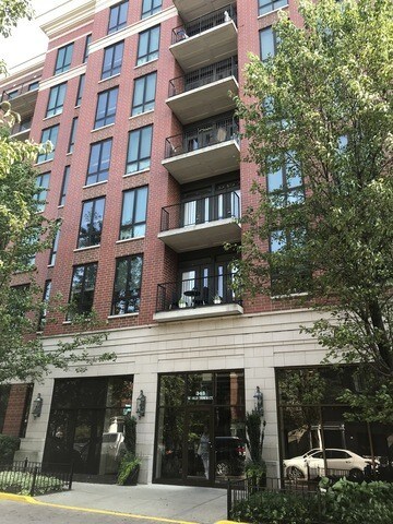 343 W Old Town Ct in Chicago, IL - Building Photo