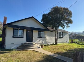 3995 Canada Rd in Gilroy, CA - Building Photo