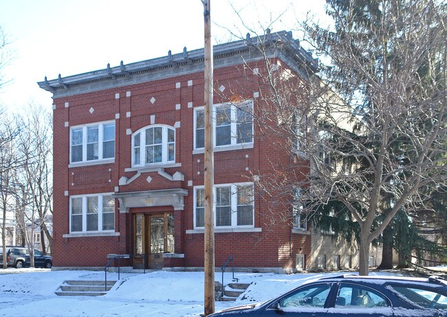 590 Dayton Ave in St. Paul, MN - Foto de edificio - Building Photo