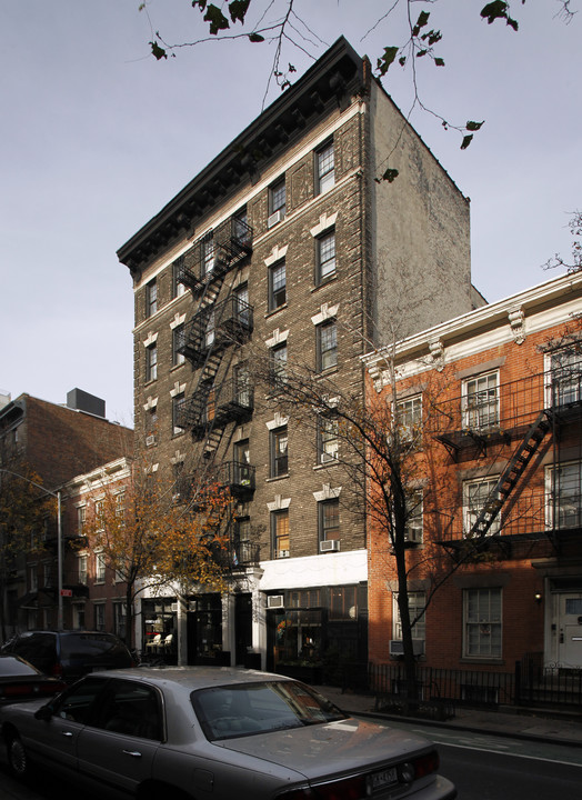 19 Christopher St in New York, NY - Building Photo