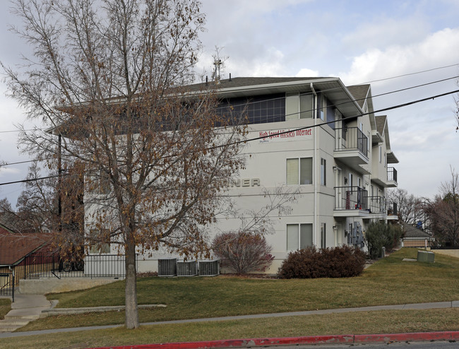 Kampus Korner in Logan, UT - Foto de edificio - Building Photo