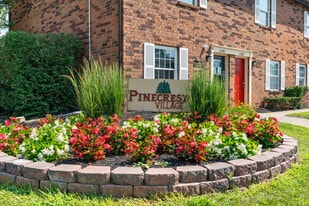 Pinecrest Village in Columbus, OH - Building Photo