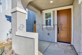 1330 W Prescott Ave in Visalia, CA - Building Photo - Building Photo